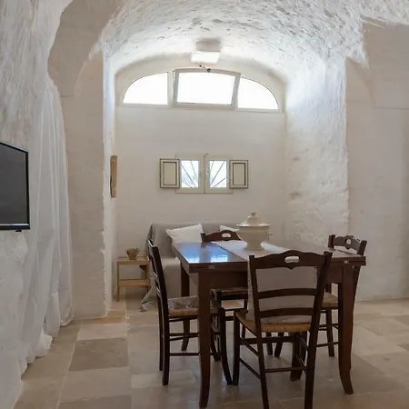 Masseria Pugliese Farm * أوستوني